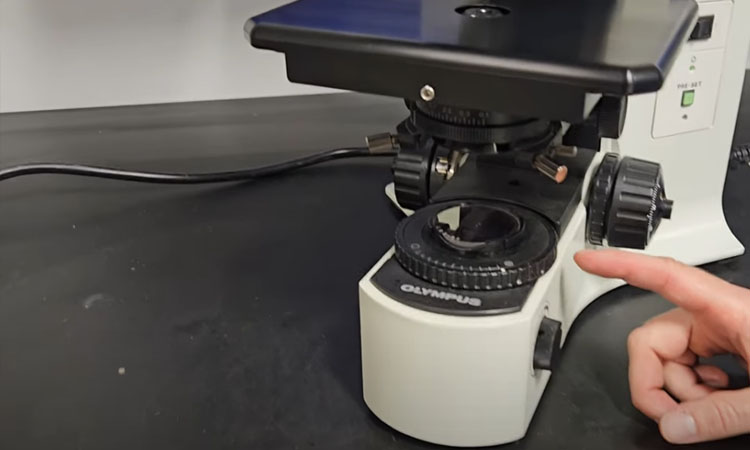 Microscope Has No Light