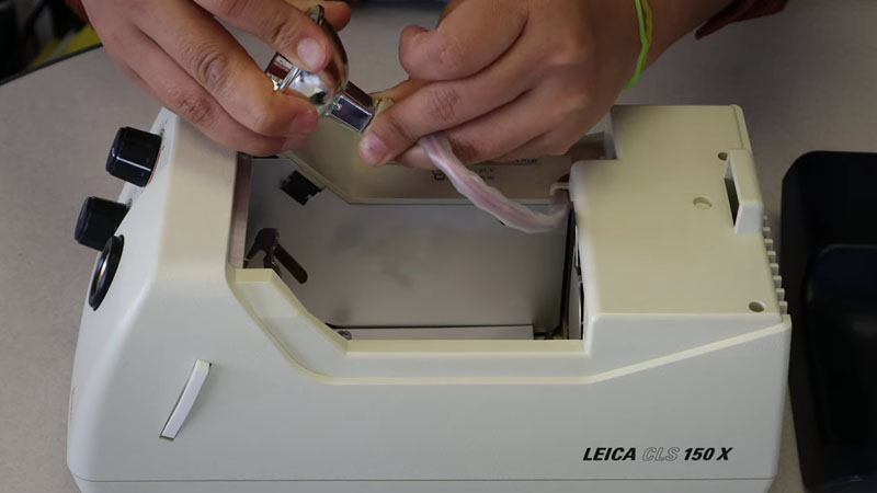 Replace the Bulb in a Leica CLS 150X