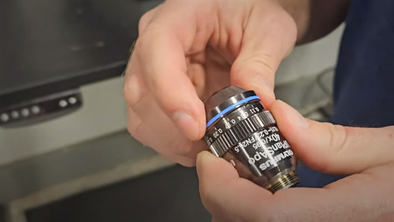 Cover Glass Correction Using an Adjustable Objective